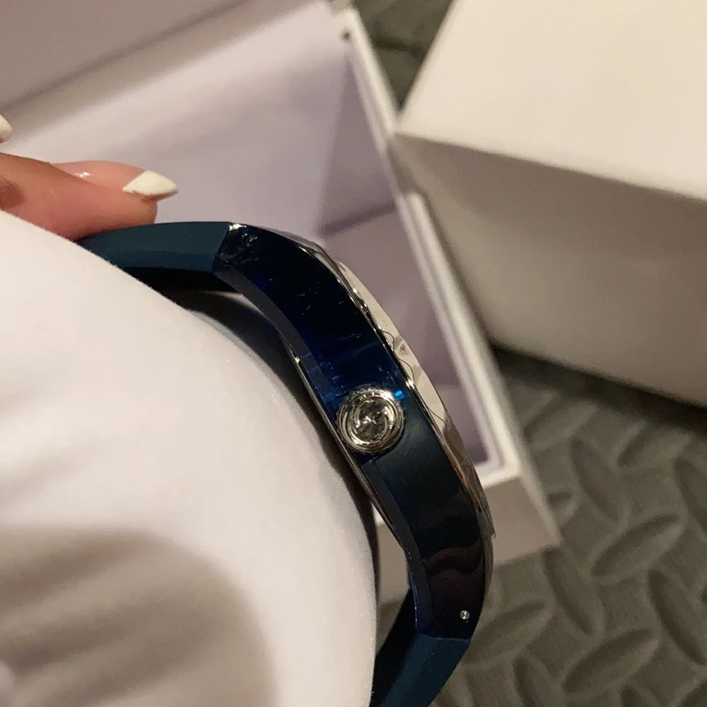 NWT blue Gucci sync unisex watch - Picture 7 of 11